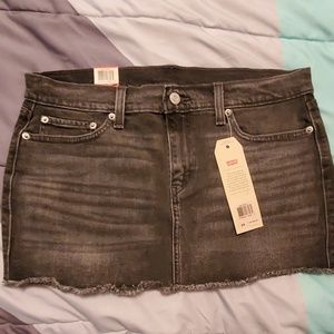 Levi's skirt size 29 or 31